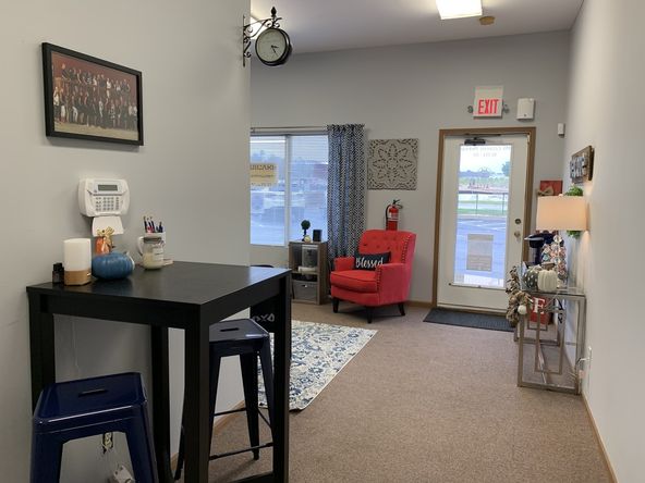 Retail For Lease: 950 Corporate Pkwy, Wentzville, MO 63385